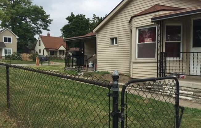 2 Bedroom Home In Hazel Park