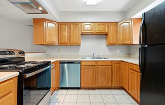 Move in special! Two weeks free with immediate move in! Convenient Townhome In SW Pickwick Park
