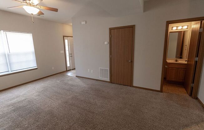 Large 2 Bedroom Townhouse