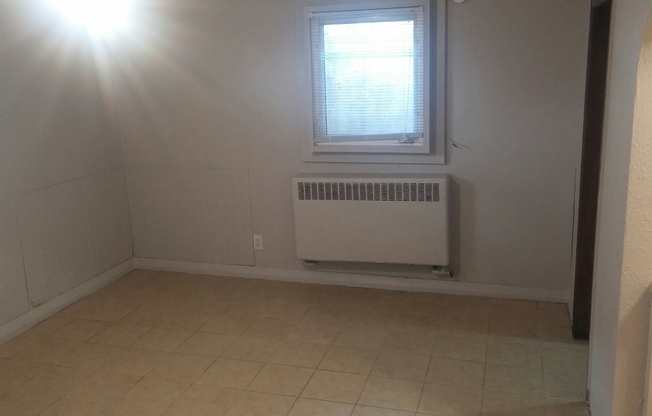 Studio, 1 bath, 400 sqft, $550, Unit 1