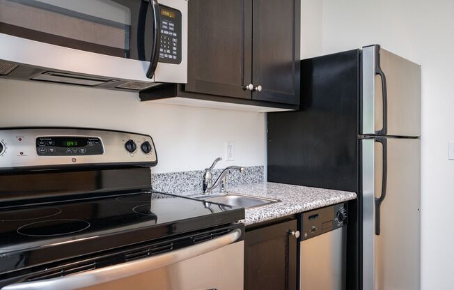 Studio, 1 bath, 279 sqft, $950, Unit W312