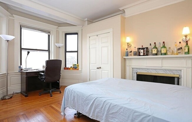 3 beds, 1 bath, 1,017 sqft, $5,900, Unit 301