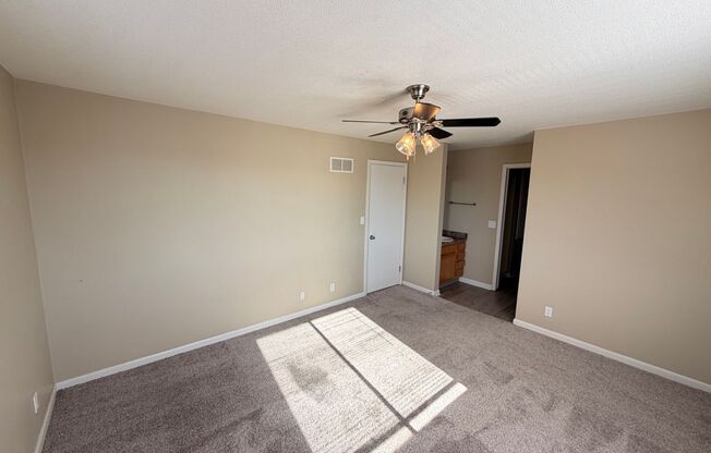 3 beds, 3 baths, 1,450 sqft, $1,620, Unit 1501-13