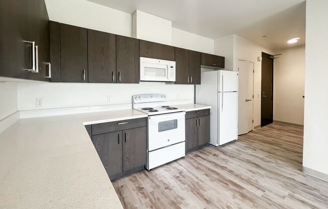 2 beds, 2 baths, 978 sqft, $2,675, Unit 216