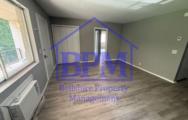 Budget-Friendly 2 Bed, 1 Bath Apartment – Harding Pl, Nashville