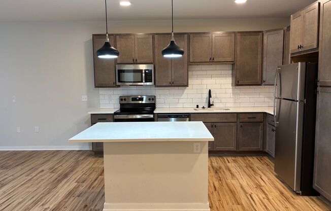 1 bed, 1 bath, 821 sqft, $1,685, Unit 10025-111