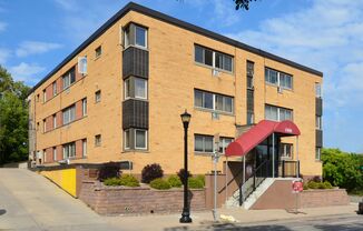 Charming 2-Bedroom Condo Available in Minneapolis!