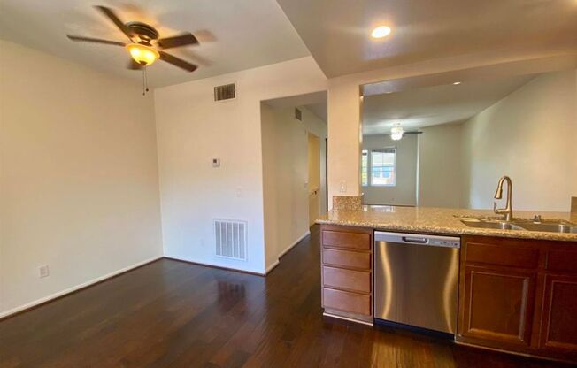 Beautiful Upgraded 3br 3.5 baths 2 car Garage Granite Kitchen $3890