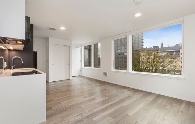 Studio, 1 bath, 341 sqft, $1,450, Unit 414