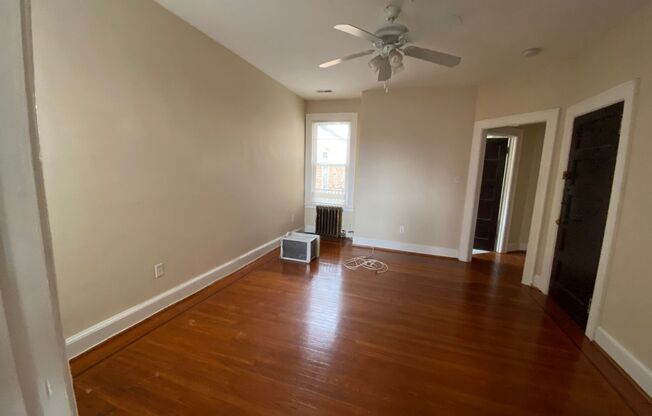 2 beds, 1 bath, 1,000 sqft, $1,750, Unit 3027 N. Calvert St. E6