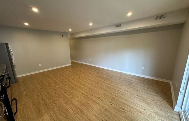 2 beds, 2 baths, 900 sqft, $2,050, Unit 2B