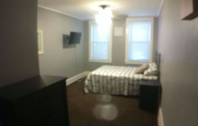 3 beds, 1 bath, $1,400