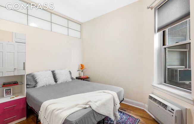 313 E 89 ST