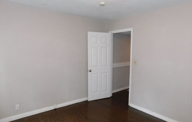 3 beds, 2 baths, $995