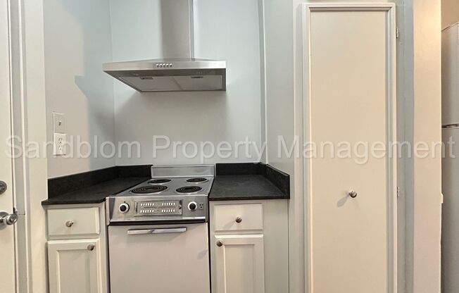 1 bed, 1 bath, $1,000, Unit Unit 5