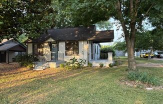 2 Bed 1 Bath home minutes from everything in Nashville!