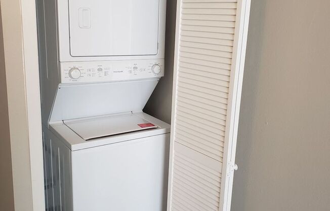 2 beds, 1 bath, $1,395, Unit 20