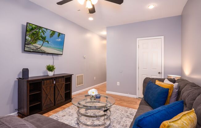 Charming Urban Living: 2BR Townhome with Modern Amenities in Pigtown