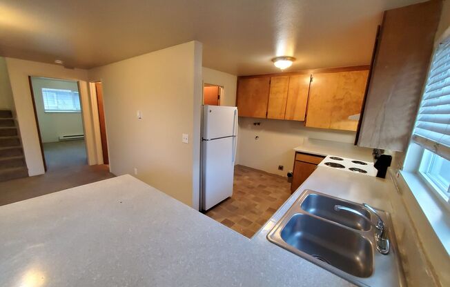 (526) Halpert Duplexes - 4 Bedroom / 2 Bathroom