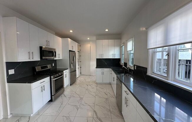 1407 N. Laurel Avenue