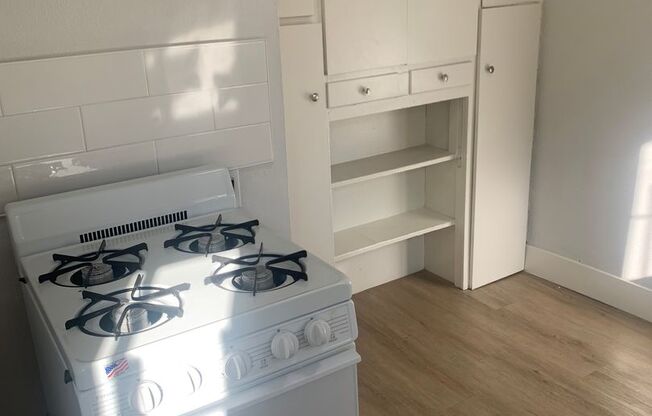 Studio, 1 bath, $1,320, Unit 06