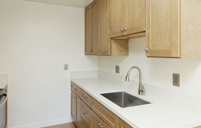 2 beds, 1 bath, 800 sqft, $2,450, Unit 10