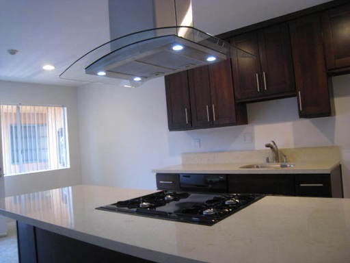 2210 Vanderbilt Ln