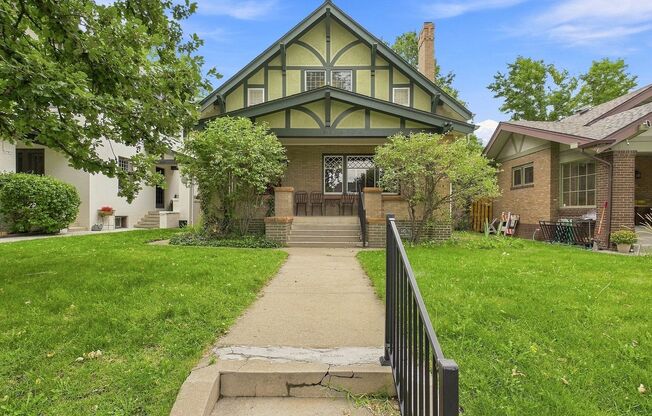 Charming 3bed/2.5 bath Available Now