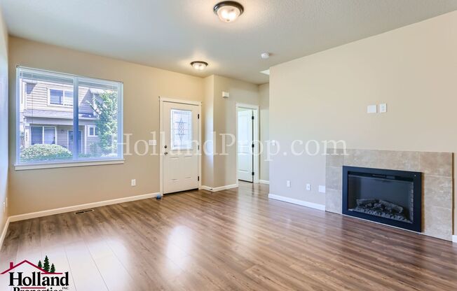 ***Large price drop plus Incentive on first-month rent Apply Now!. Lovely Townhouse in Forest Grove. New Price!