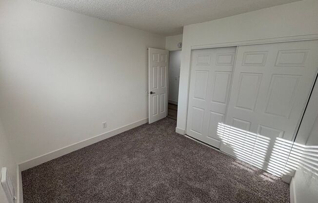 3 beds, 1 bath, 800 sqft, $1,595, Unit 52