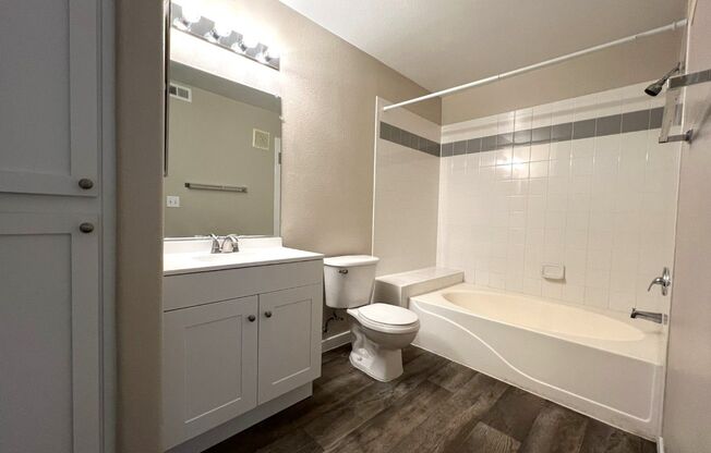 1 bed, 1 bath, $1,280, Unit Unit #122