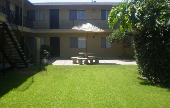 2 beds, 1 bath, 900 sqft, $2,195, Unit M