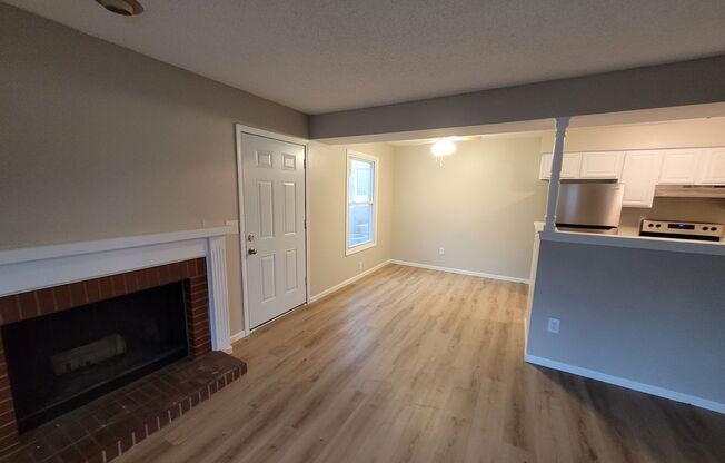 $925 - 2 bedroom 1 bath - Beautiful, newly remodeled apartment in Riverside!