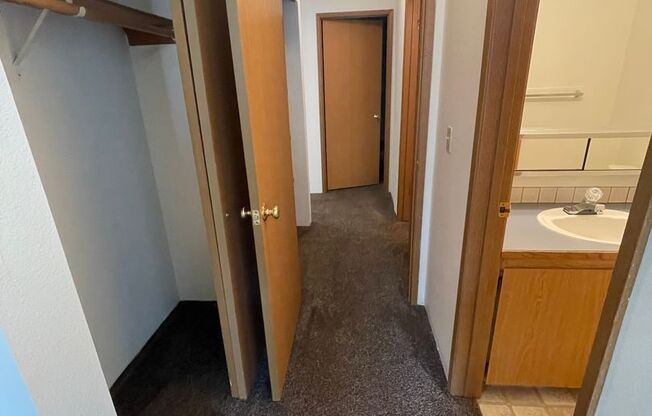 2 beds, 1.5 baths, 900 sqft, $1,600, Unit B104
