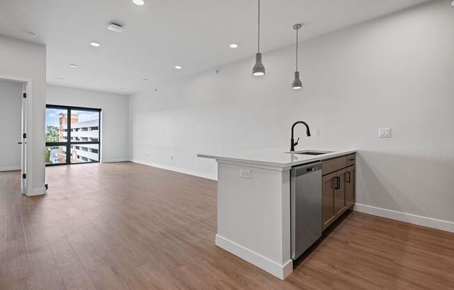 1 bed, 1 bath, 715 sqft, $1,450, Unit 305