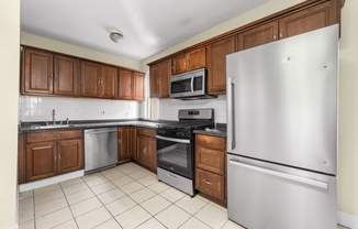 3 beds, 1 bath, 900 sqft, $3,200, Unit 2