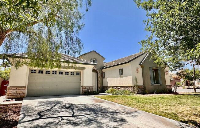 *$500 off first month!* Luxury Summerlin 4 Bedroom Home with Sparkling Pool & Spa