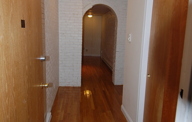 2 beds, 1 bath, $2,995, Unit GBR