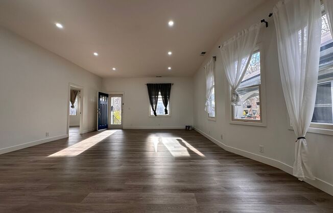 3/3 Modern Downtown Victorian w/ detached 2 Car Garage.  1160 Sherman St