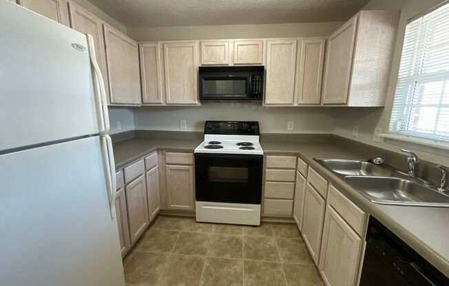 1 bed, 1 bath, 765 sqft, $1,050, Unit 2762-7