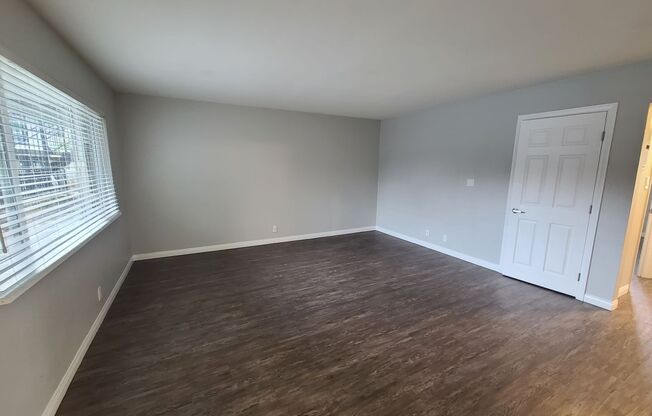 2 beds, 1 bath, 950 sqft, $3,120, Unit 1720-15