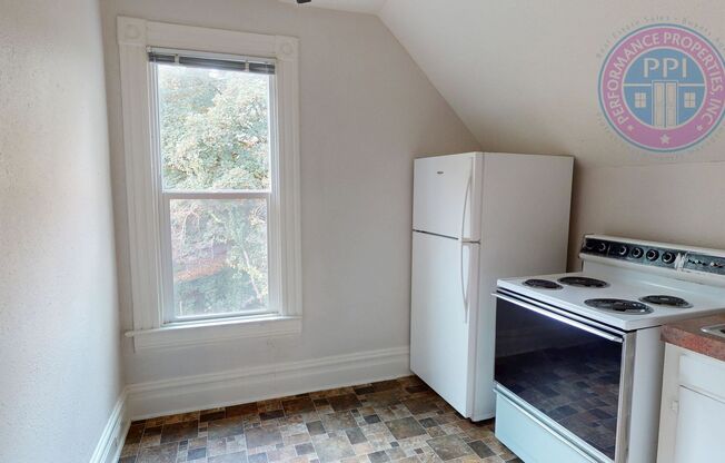 2 beds, 1 bath, 800 sqft, $1,645, Unit Upper