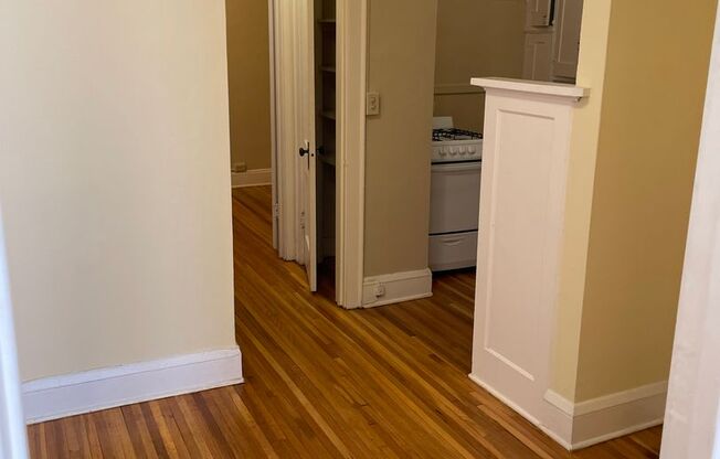 1 bed, 1 bath, 600 sqft, $969, Unit 215