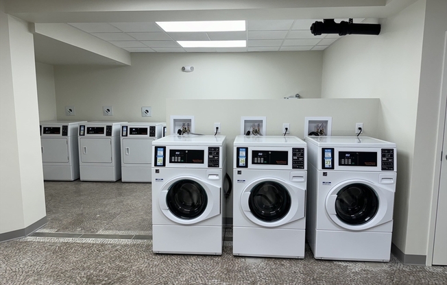 Studio, 1 bath, 450 sqft, $2,450, Unit 117