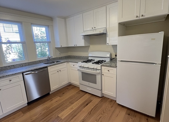 100 WARWICK RD