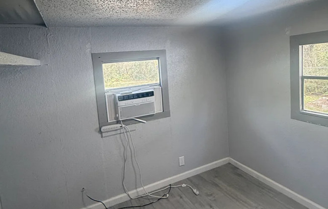 All utilities included. 2 Bedrooms. Lawn care included