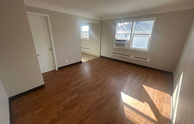 1725 Thomas Ave W