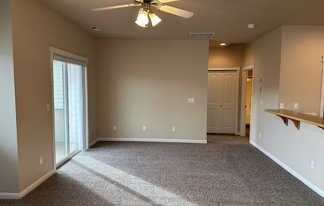 1 bed, 1 bath, 895 sqft, $1,595, Unit I205