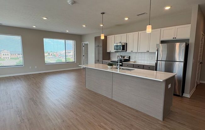 2 beds, 2 baths, 1,296 sqft, $1,979, Unit 401