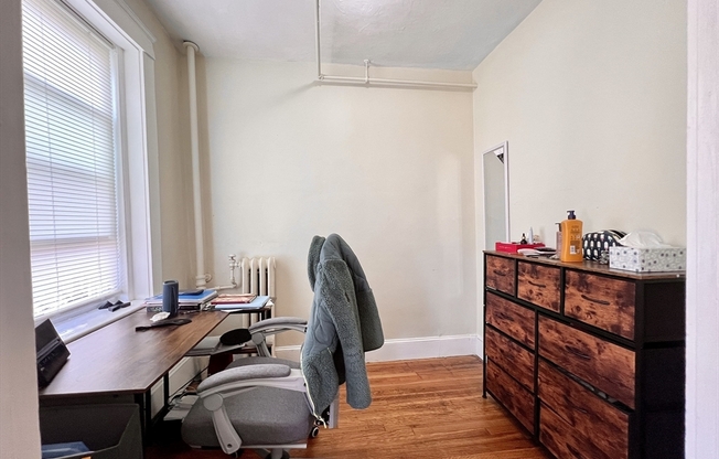 Studio, 1 bath, 450 sqft, $2,000, Unit 33
